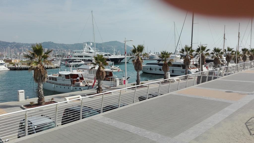 Case Vacanze Borgo Marina Imperia Exteriör bild