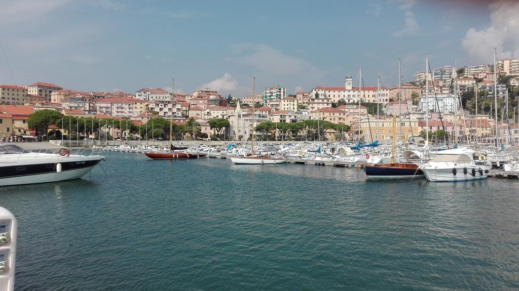 Case Vacanze Borgo Marina Imperia Exteriör bild