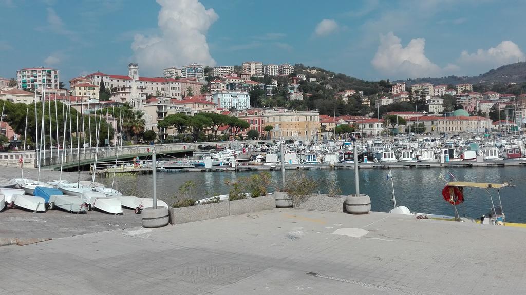 Case Vacanze Borgo Marina Imperia Exteriör bild